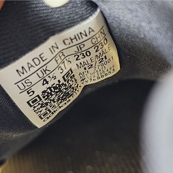 Yeezy X Adidas - Picture 7 of 11